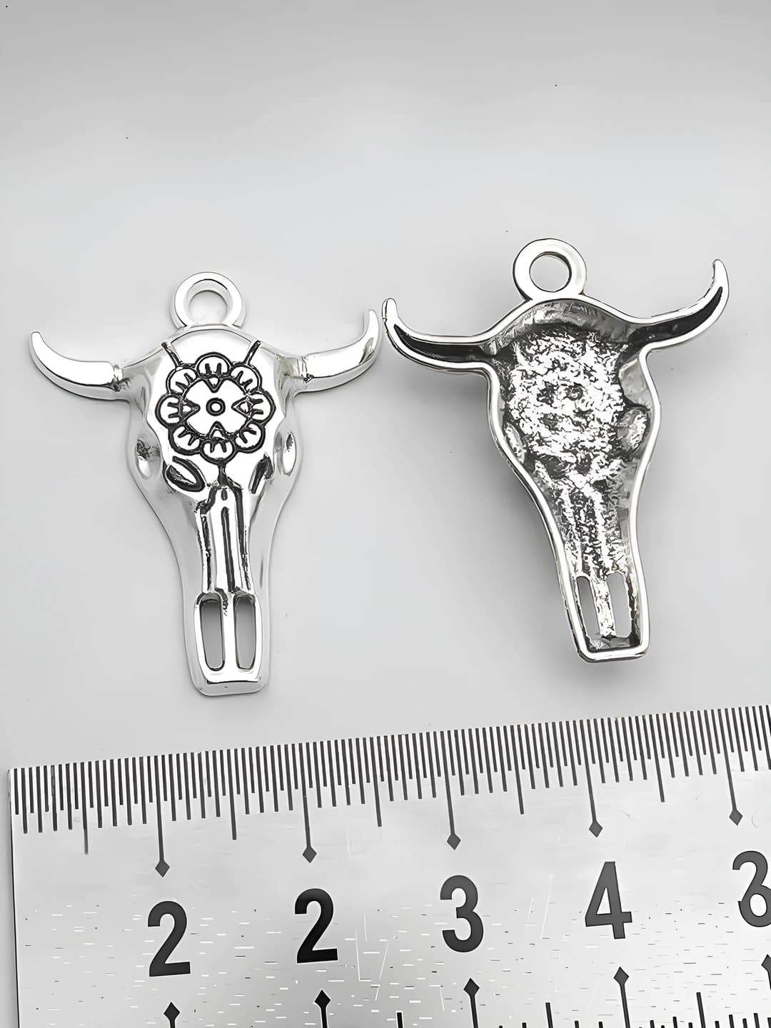 Bull head 26x32mm
