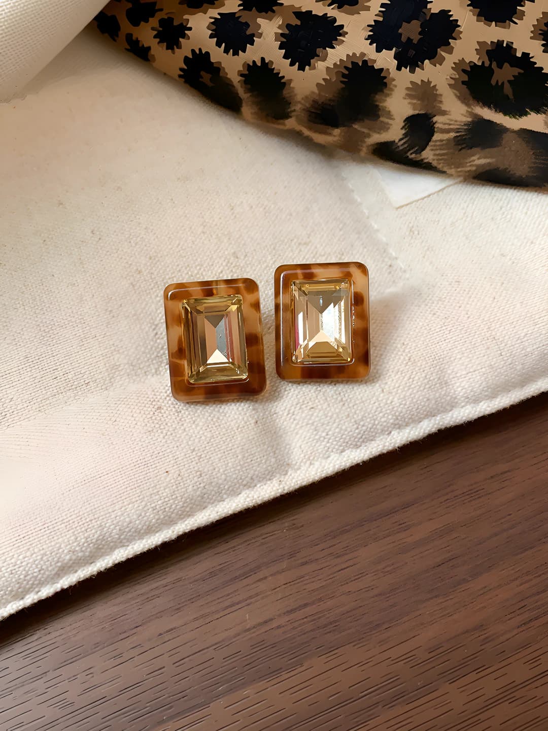 1# Silver yellow square