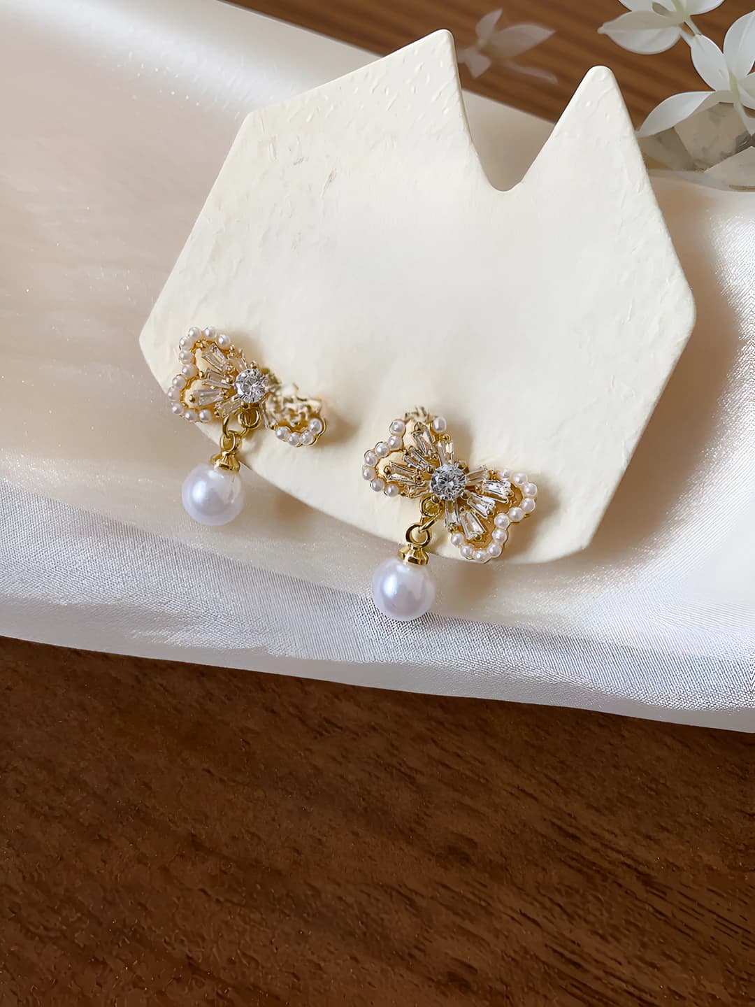 Silver-Gold-White
