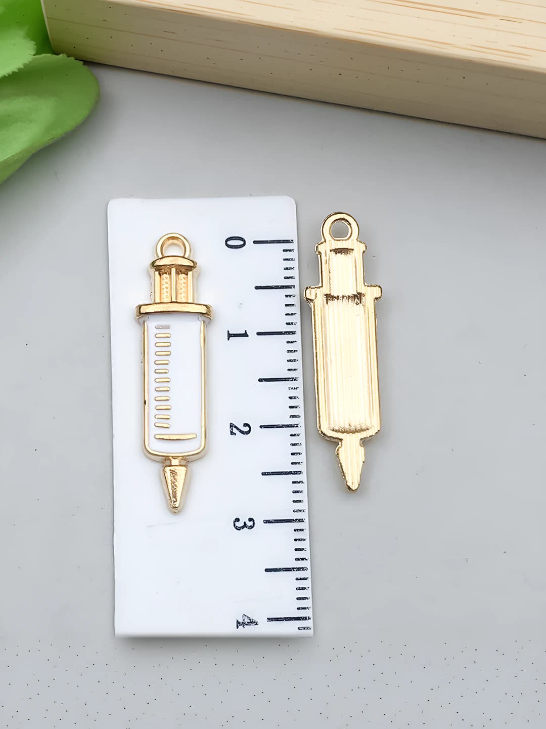 1 pc white KC gold rectangular med syringe 9x30-1.4g-12005