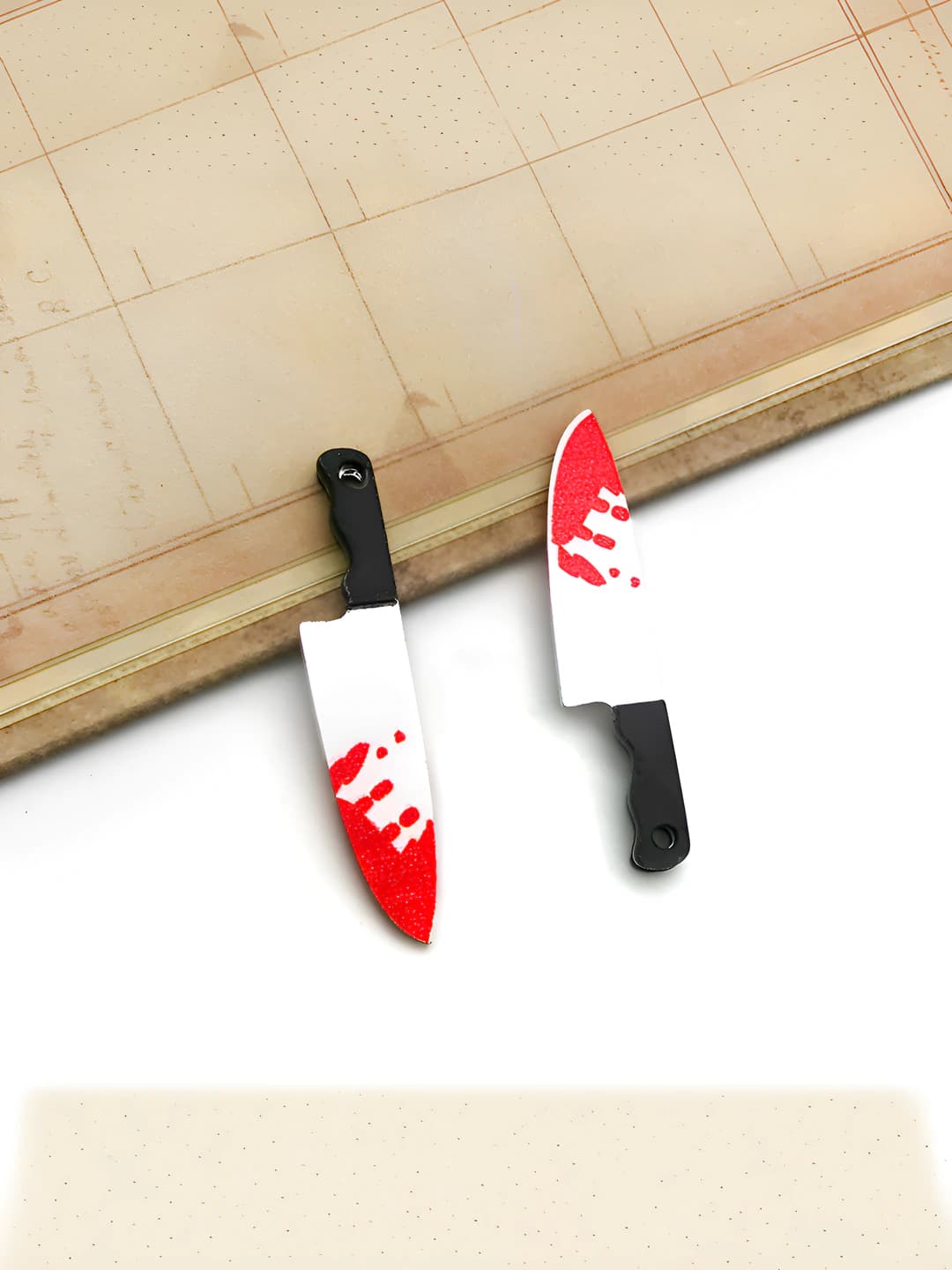 1 pc acrylic bloody fruit knife - 0.8 g - 10x46 mm