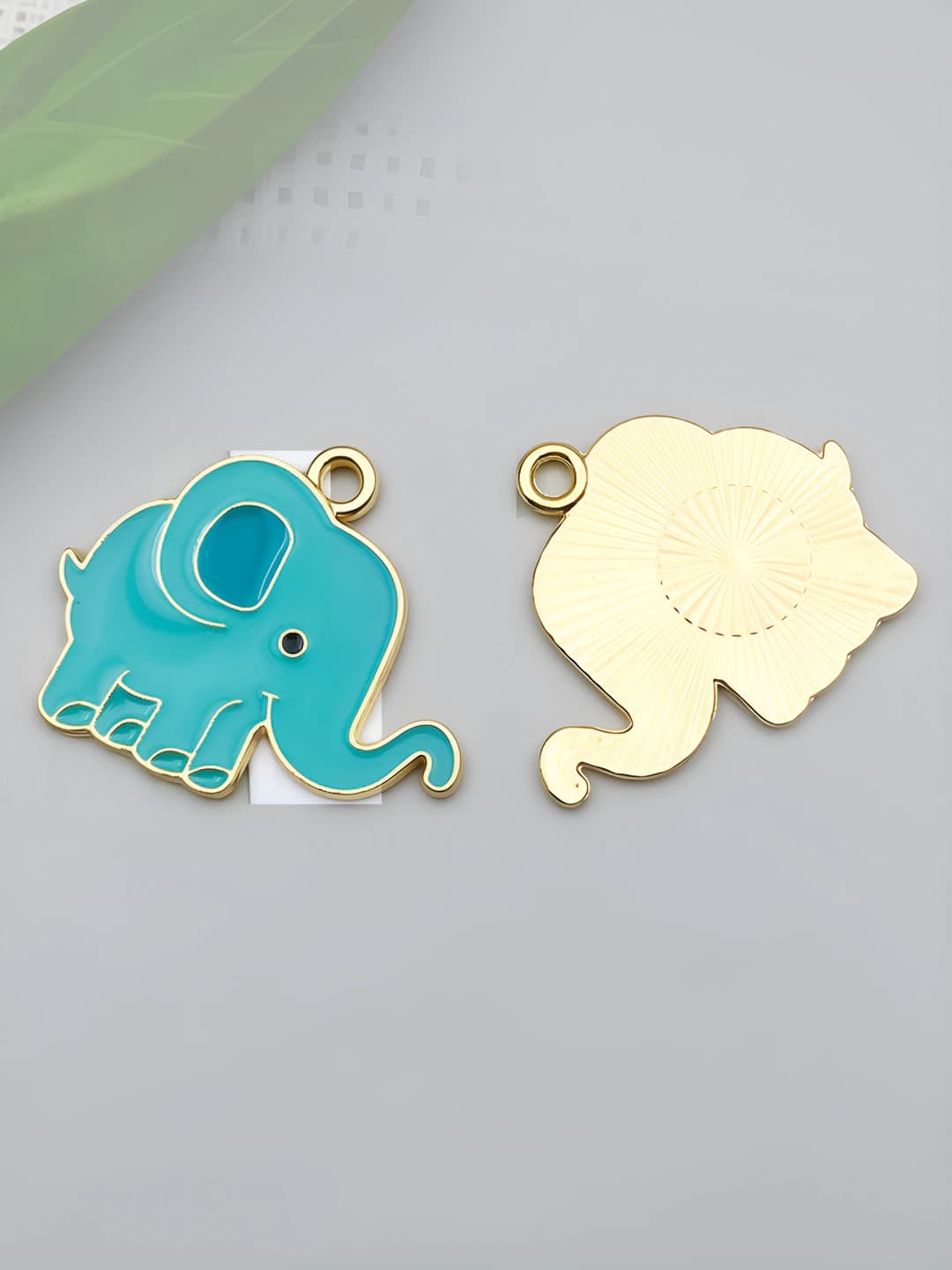 1 pc large teal elephant 33x27mm-2.8g