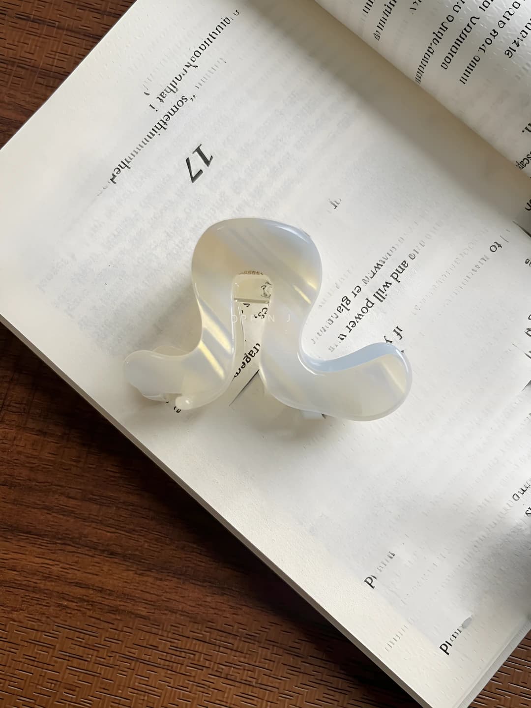 J-shape clip-variant 1