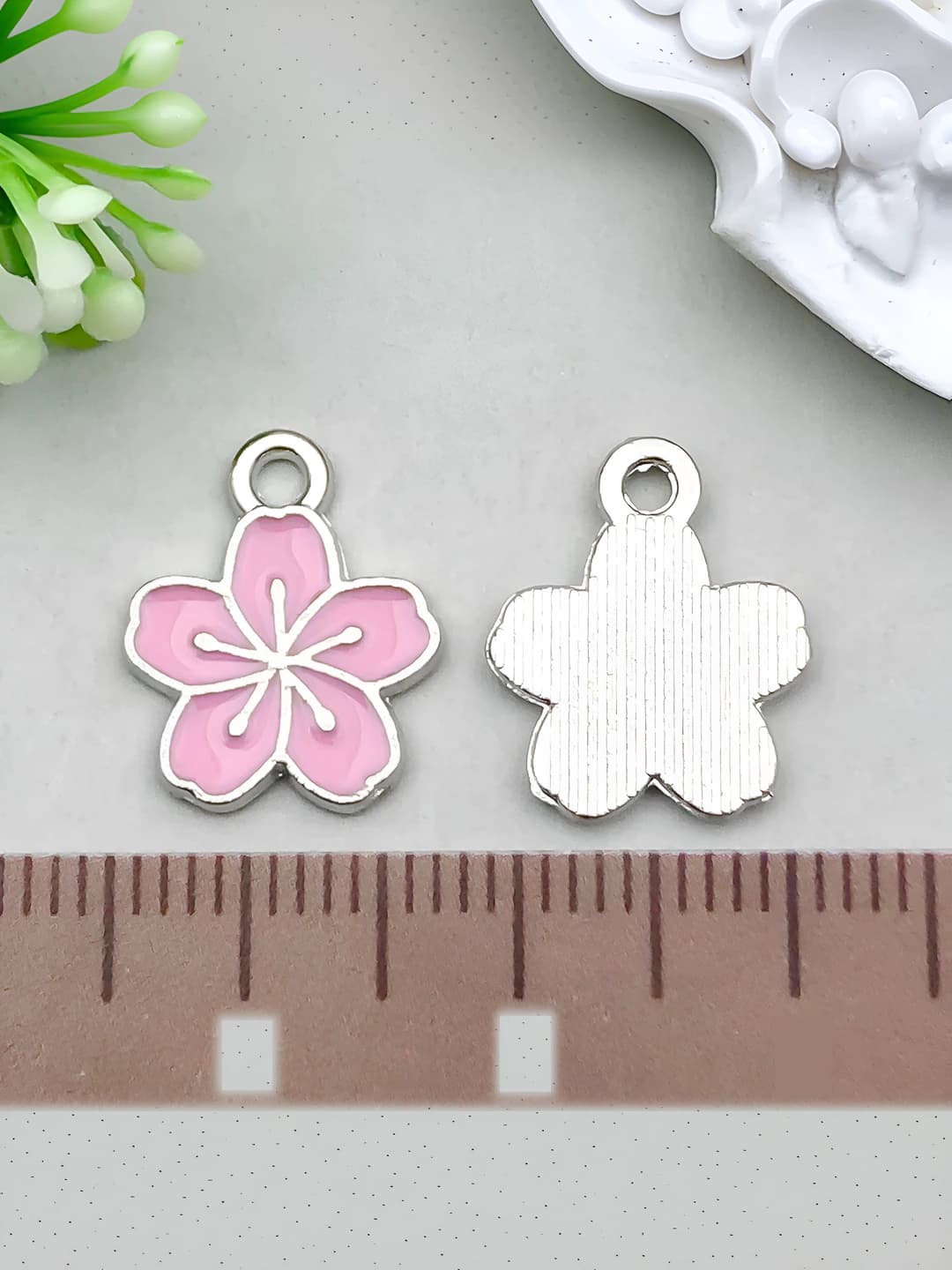 White K, dark pink, 12x15mm, 0.8g