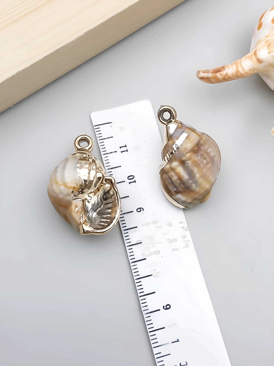 Gold off-white 31x20x17mm