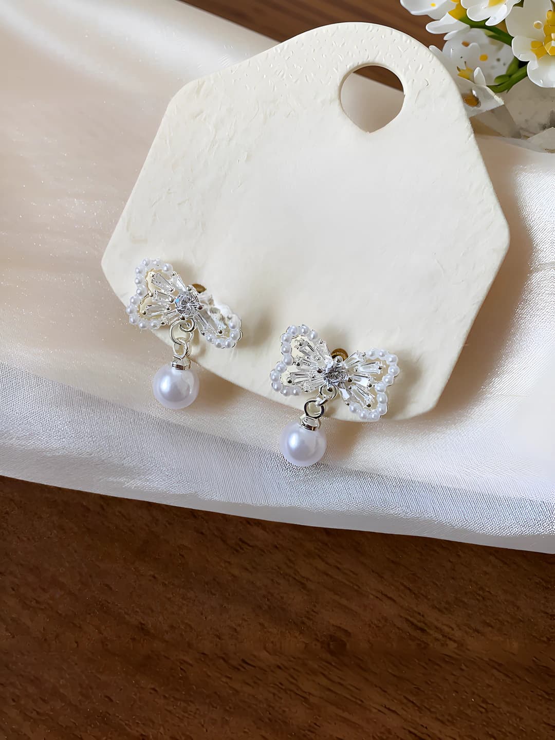 29 Silver pin - Silver - White