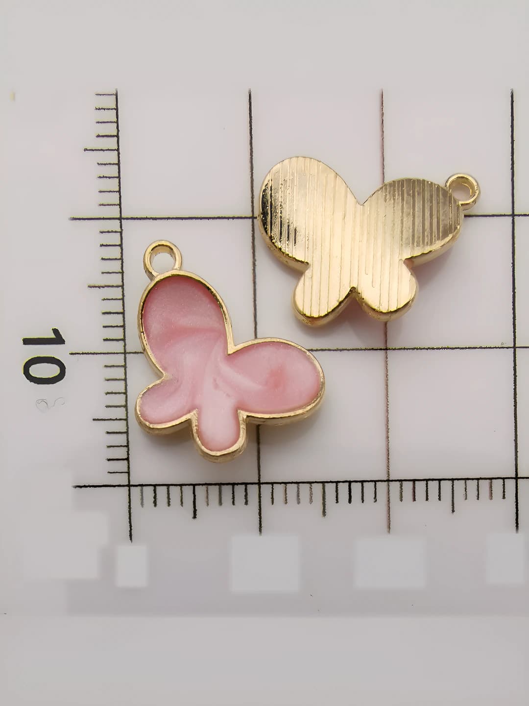 Pink resin butterfly 17x13-1.2g