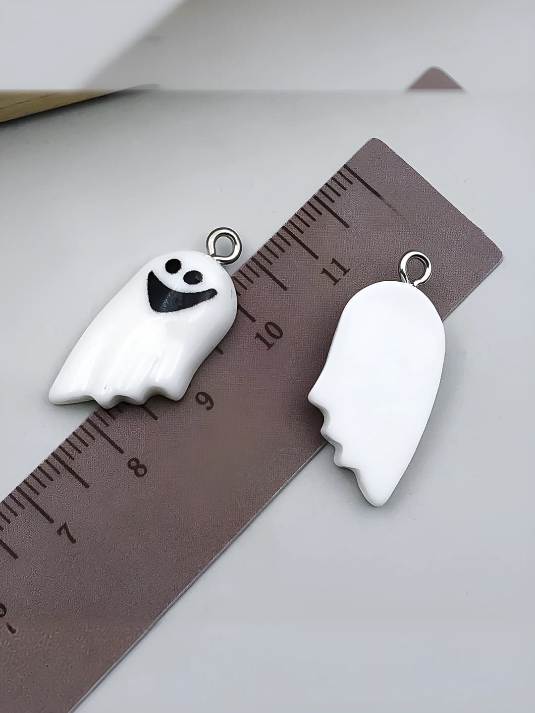 1 pc resin white halloween ghost 13x27mm-1.2g-24204