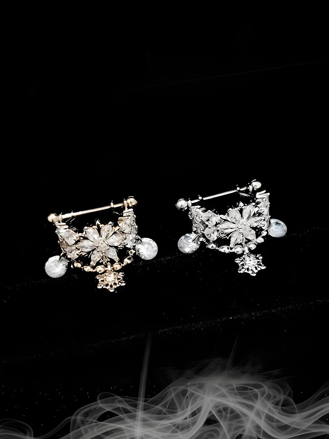 Women's U-shaped ear cuff with black stones, titanium steel, gold plating, exaggerated style earrings