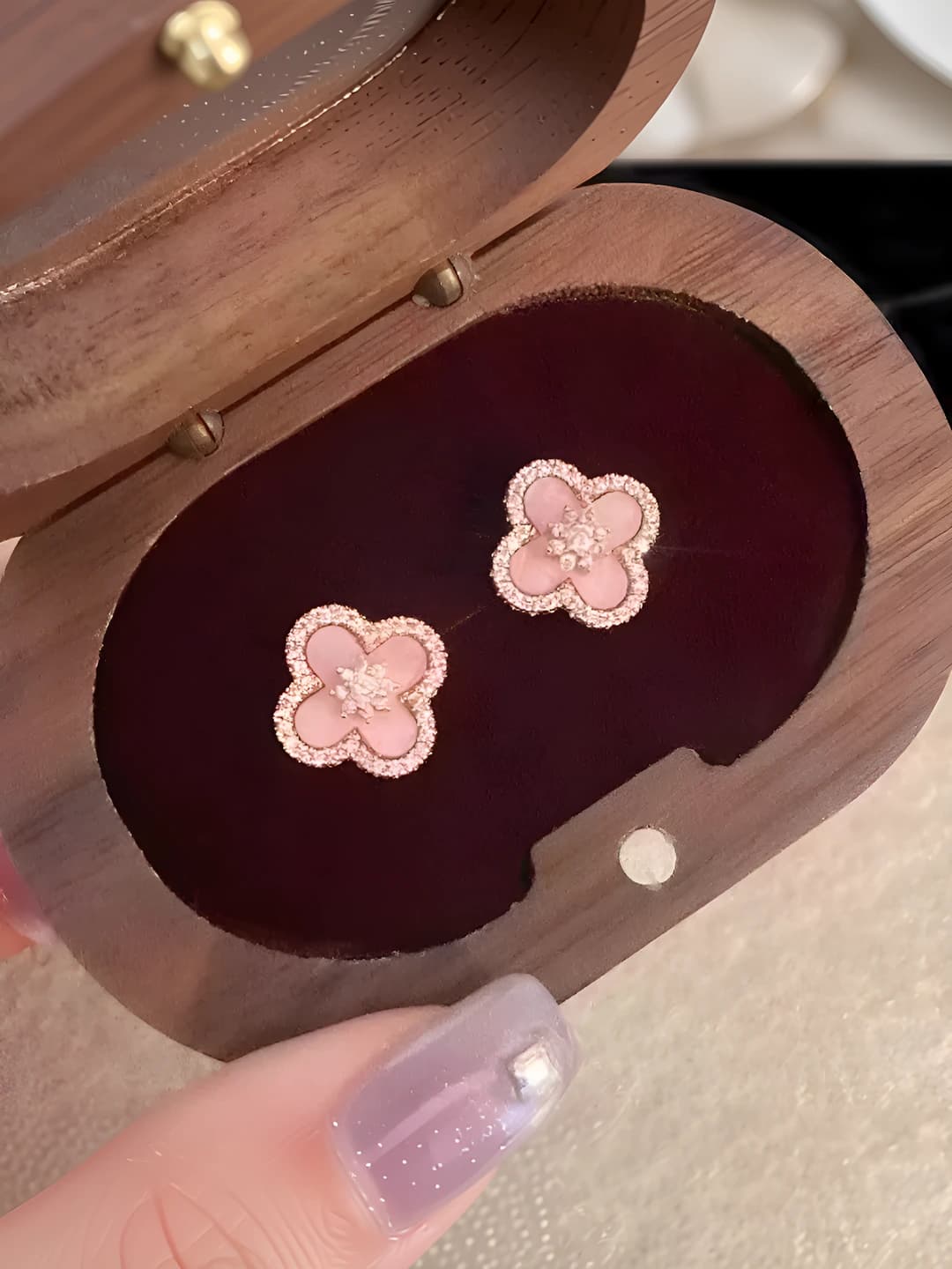 Women's flower stud earrings, pink color, retro style, resin, light luxury