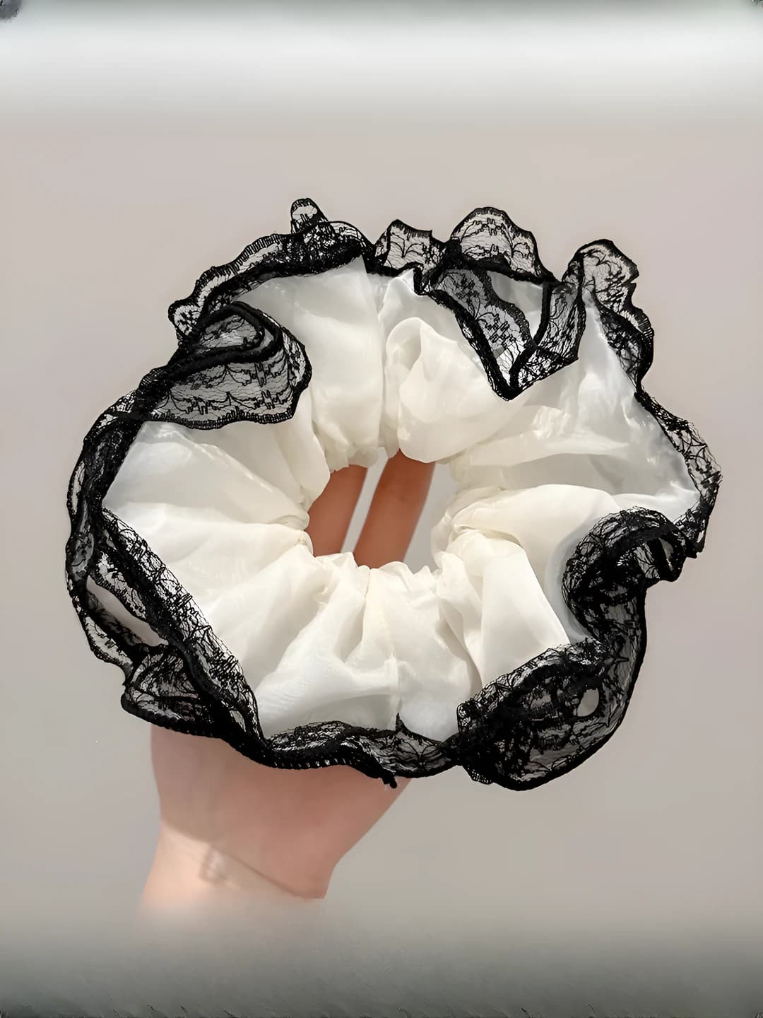 White lace edge 2 layers - 17 cm