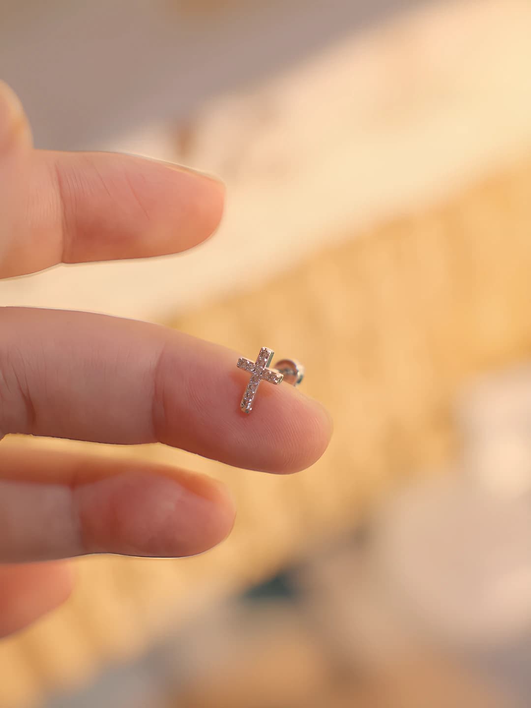 Cross full zircon spiral stud
