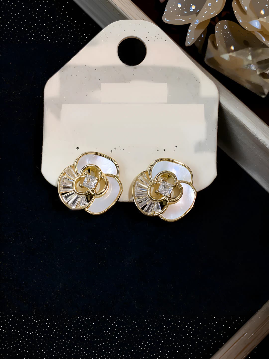 49 Ear clip - Gold
