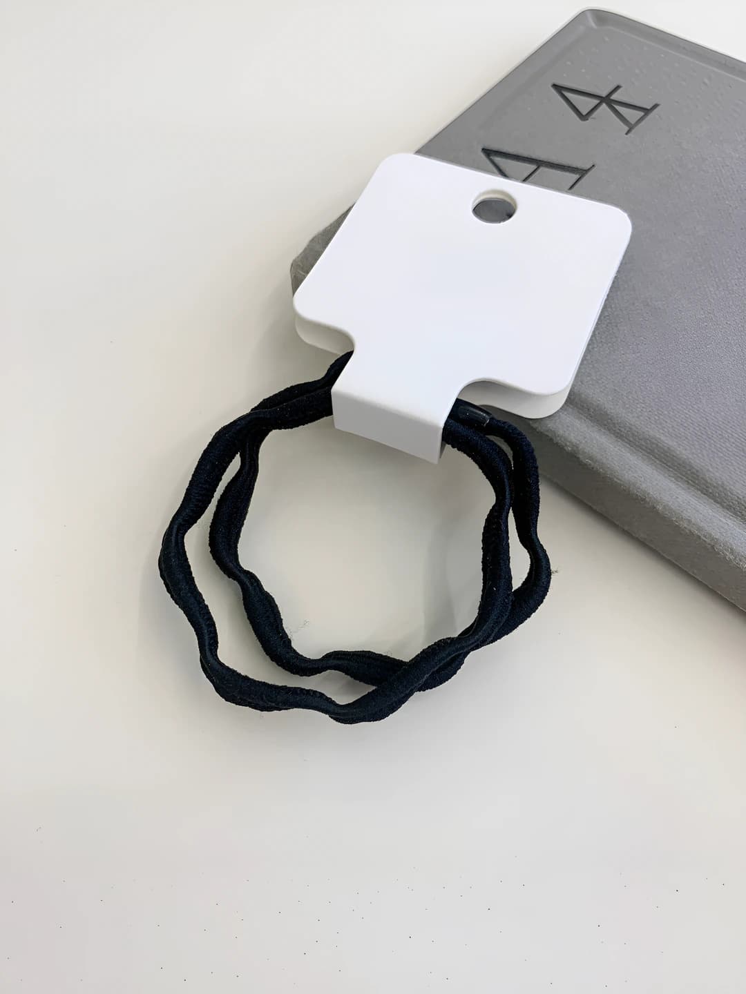 Black wavy [2 pcs per card]
