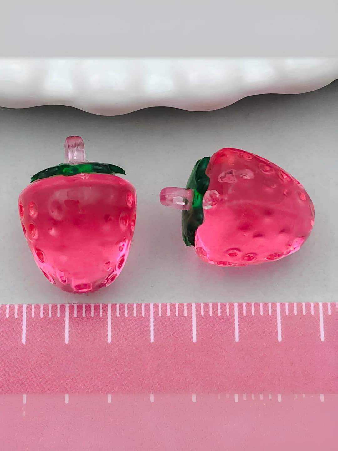 1 ta Shaffof malina rang akril qulupnay 18x14mm-1.7g-22165