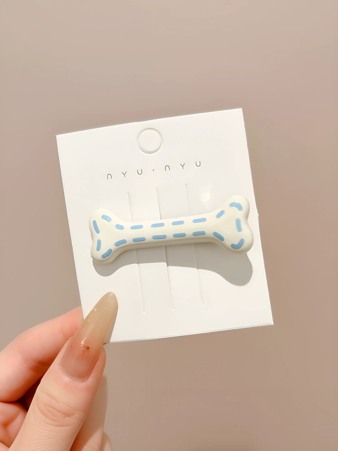 2# Off-white bone clip ~5.5 cm