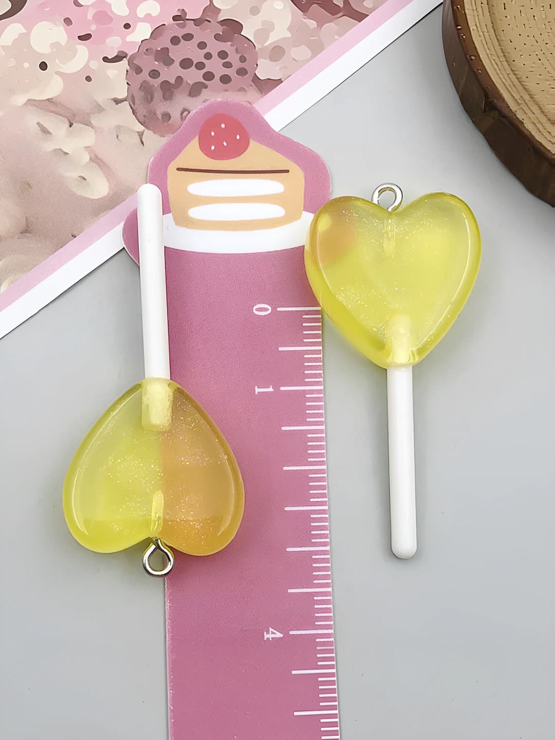 1 pc transparent yellow heart 47x22x7mm-3g