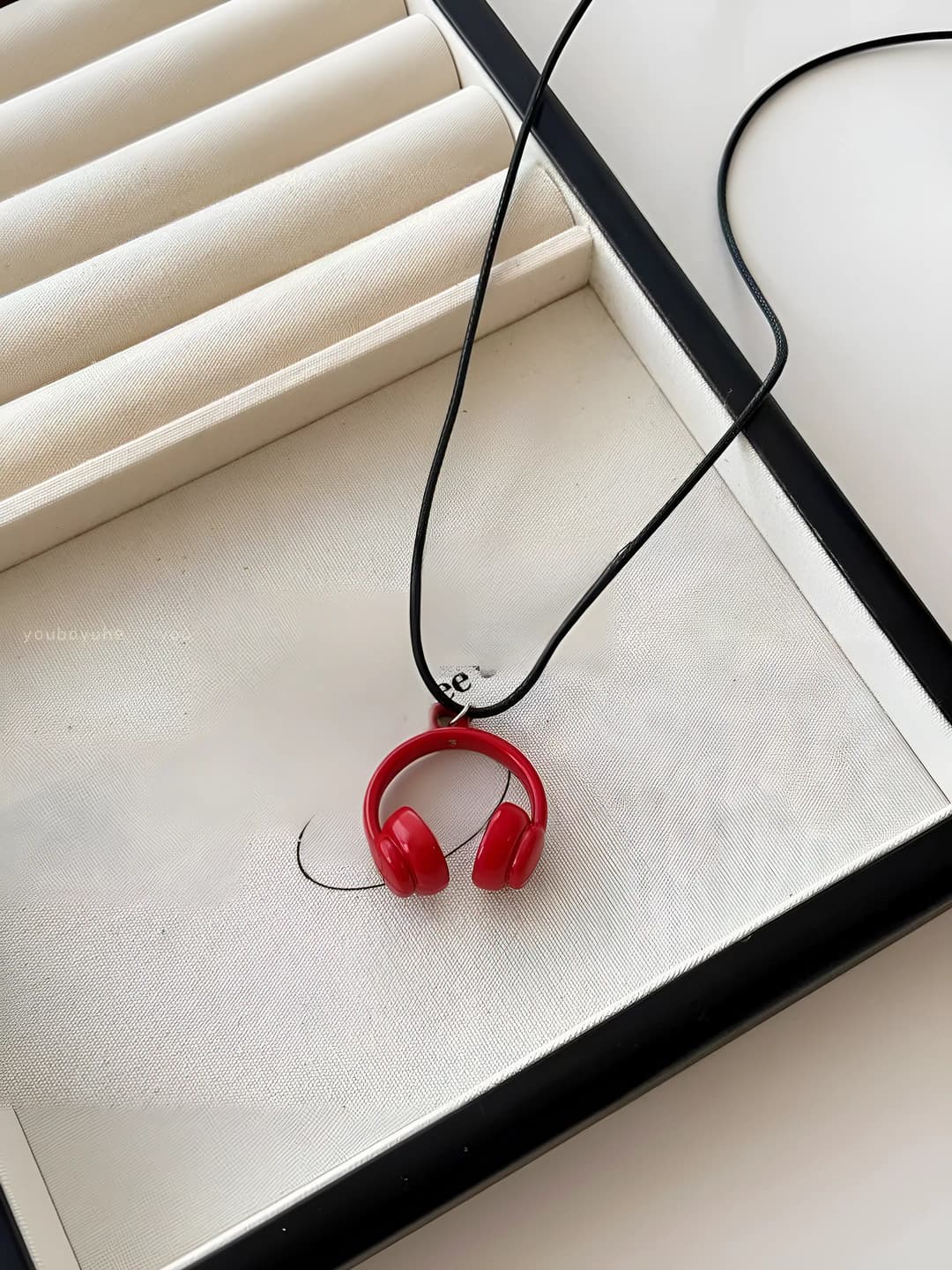 Red earphone pendant