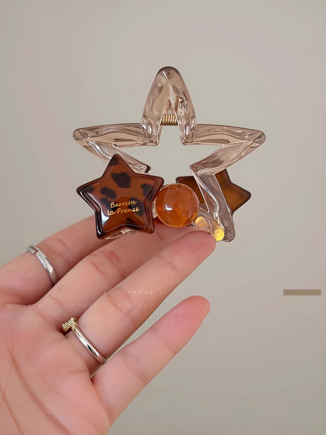 Women's hair clips and combs: retro medium-sized leopard print star crab clip
