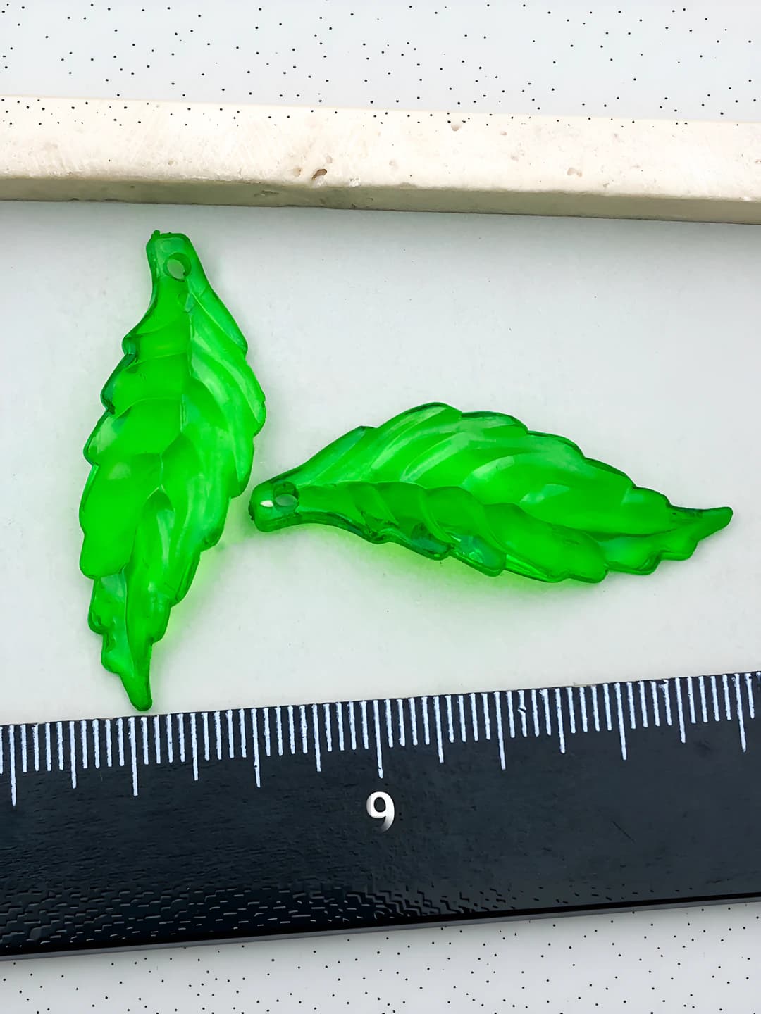1 pc green acrylic large irregular long leaf 41x14mm-0.9g-22146