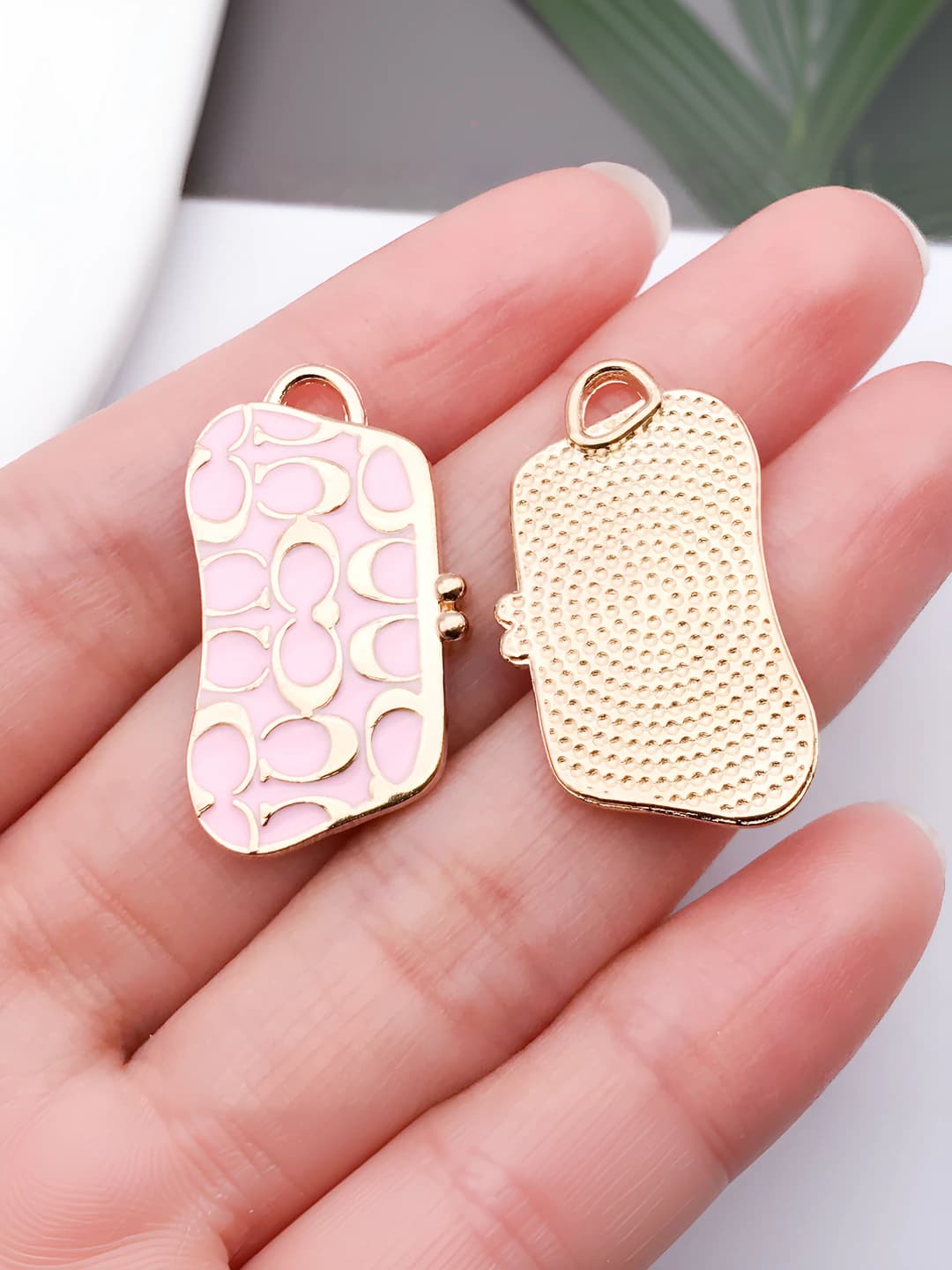 Pushti qo'l sumkasi shakli, 30x17mm