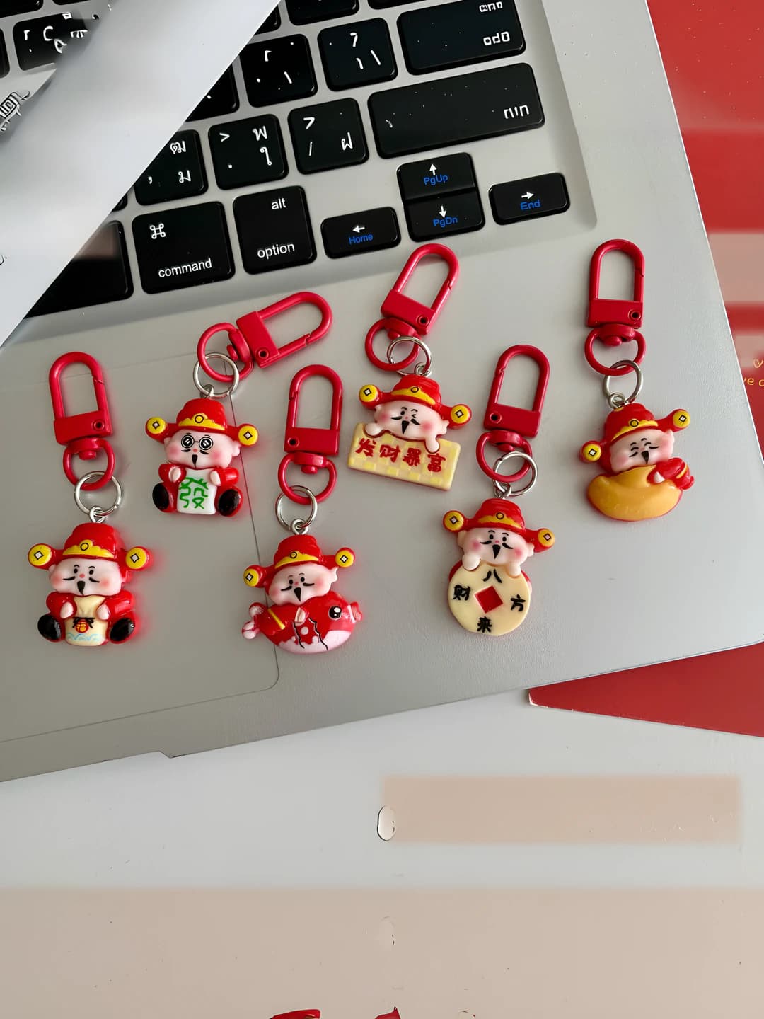 Women's keychain: Kitty and Snoopy pattern, plastic/resin material, handmade, cute style, gift