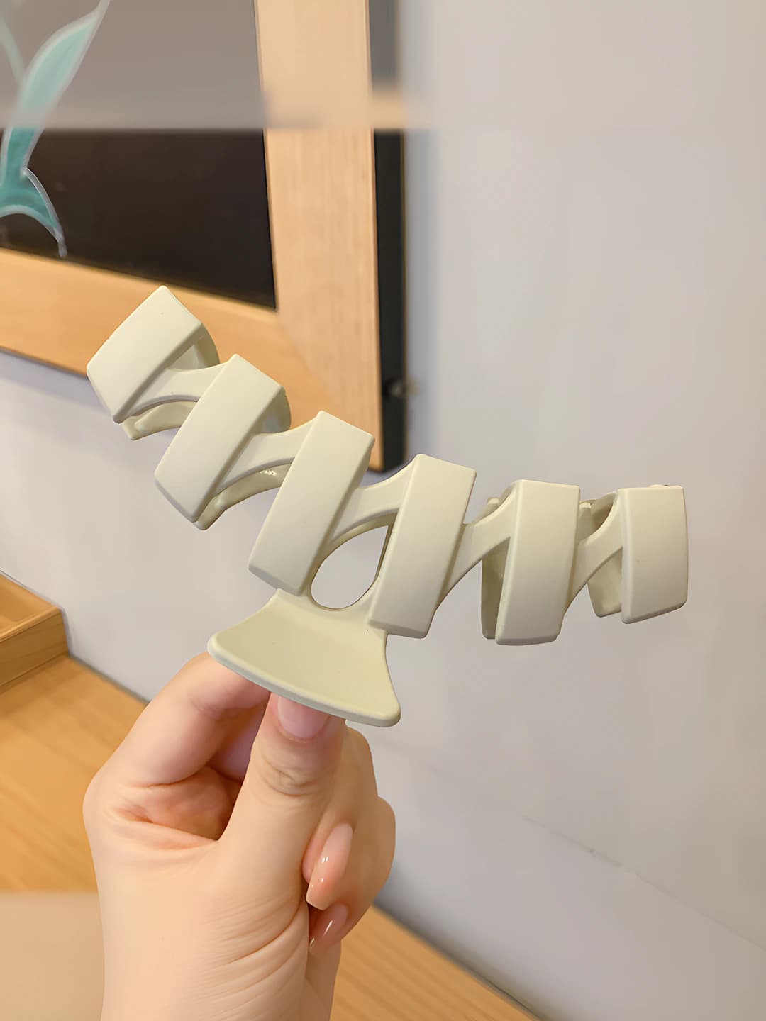 Irregular grey clip