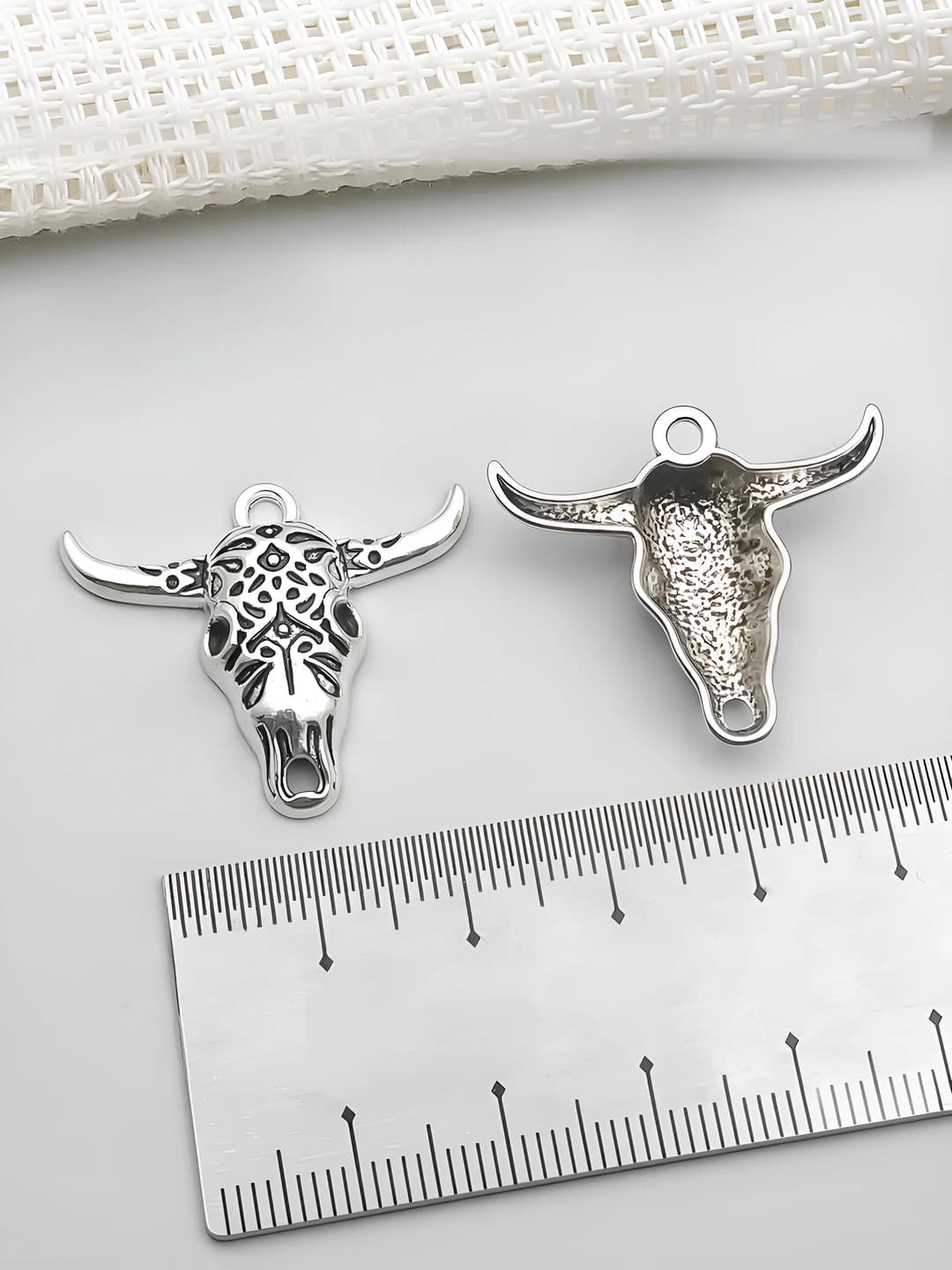 Patterned bull head 29x25mm