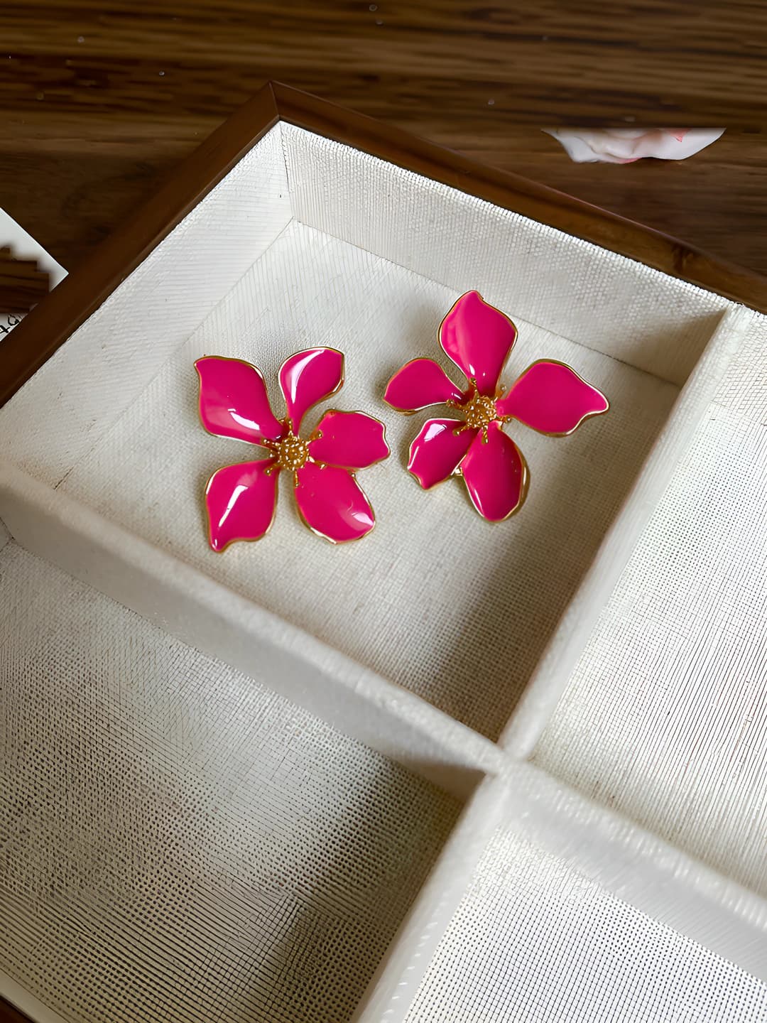 152# Silver post - Gold - Pink resin flowers