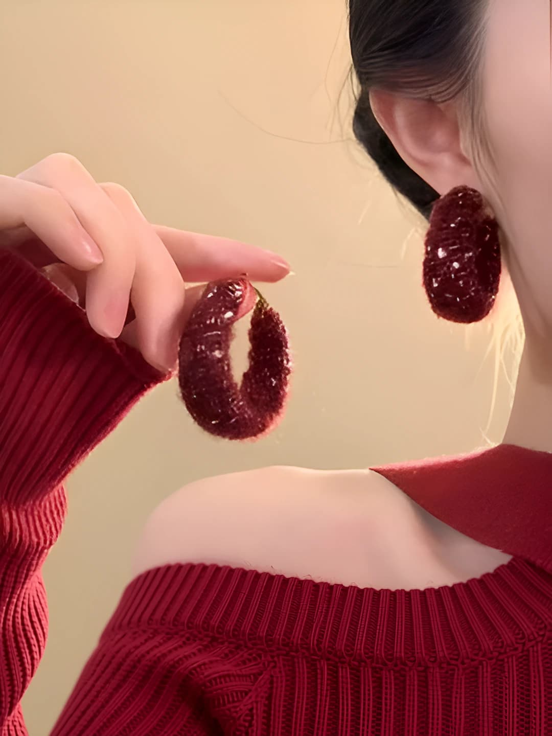 Red yarn hoop