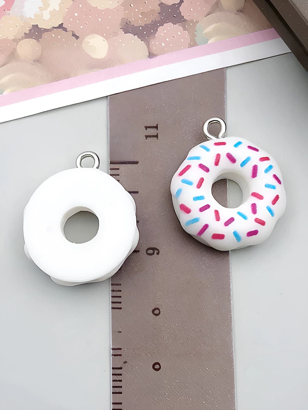 White, 18x21mm, 1.6g