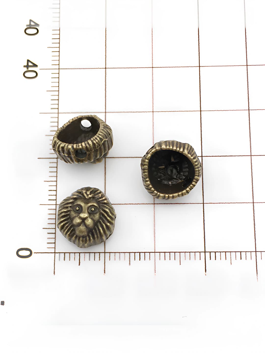 Антич. бронза, голова льва 12x12-1.5mm