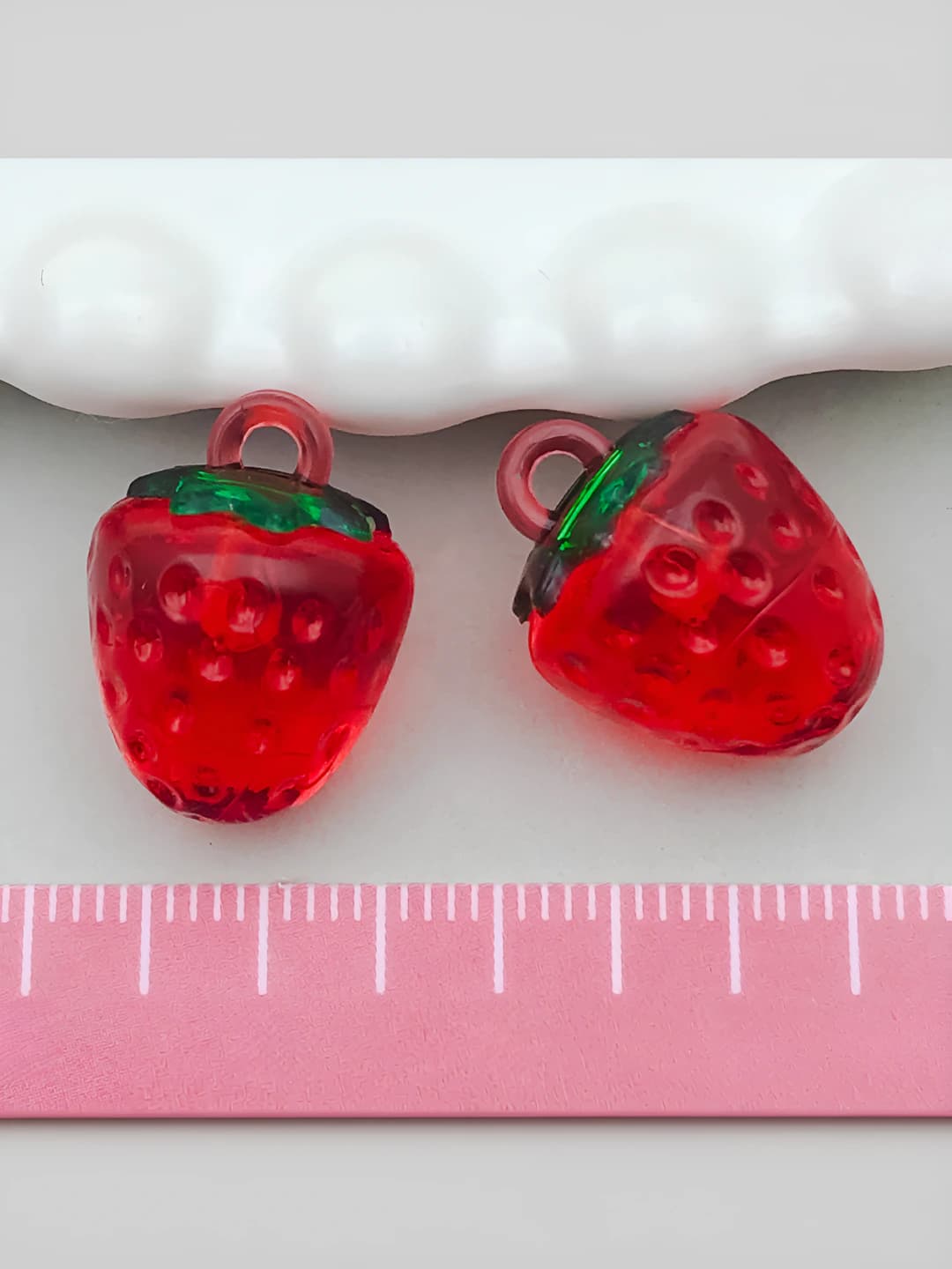 1 шт Прозрачный красный акрил клубника 18x14mm-1.7g-22164
