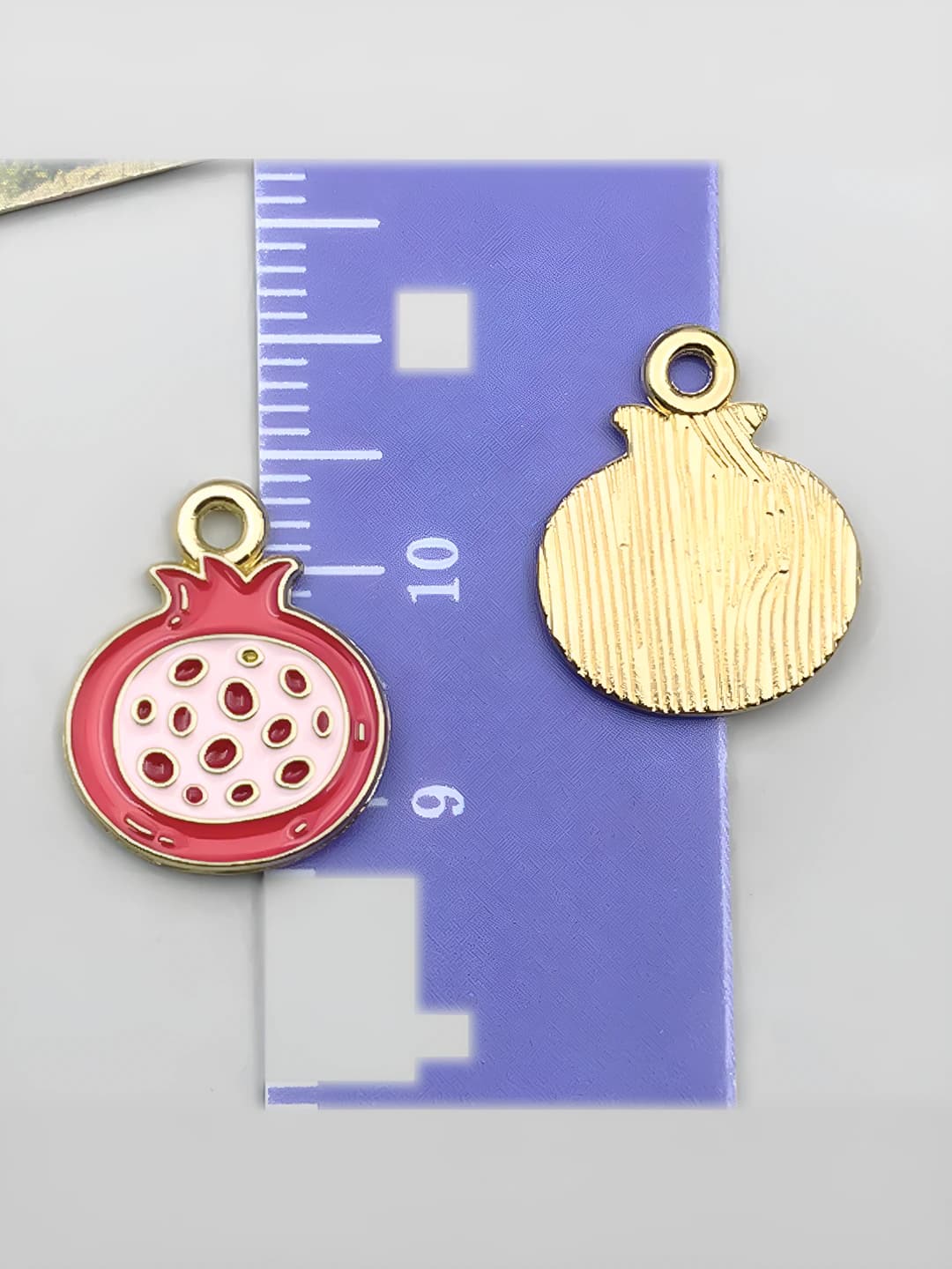 1 шт Красный каплевидный фрукт гранат 17x14x1mm-0.8g-24399