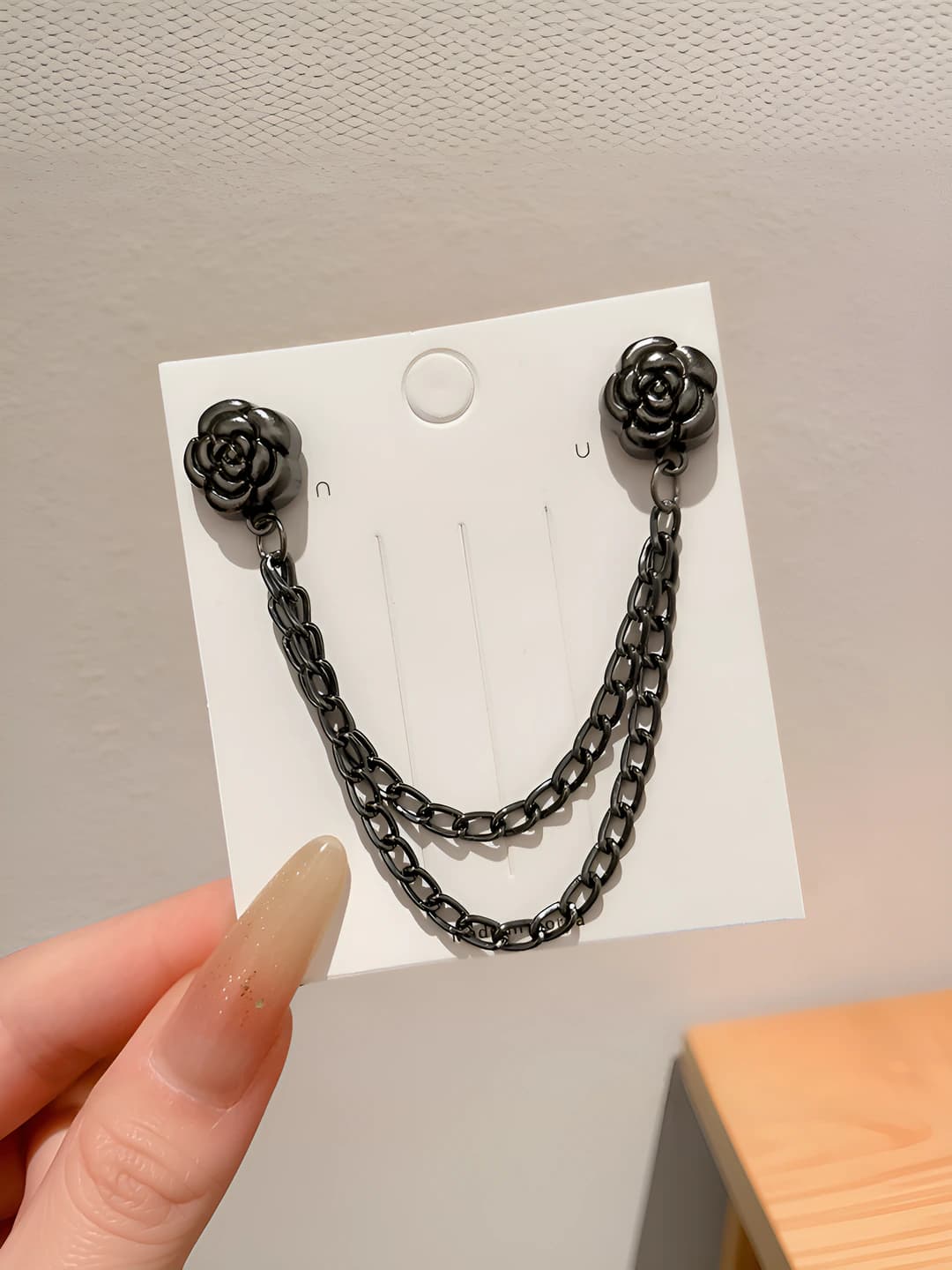 Black rose chain magnetic clasp