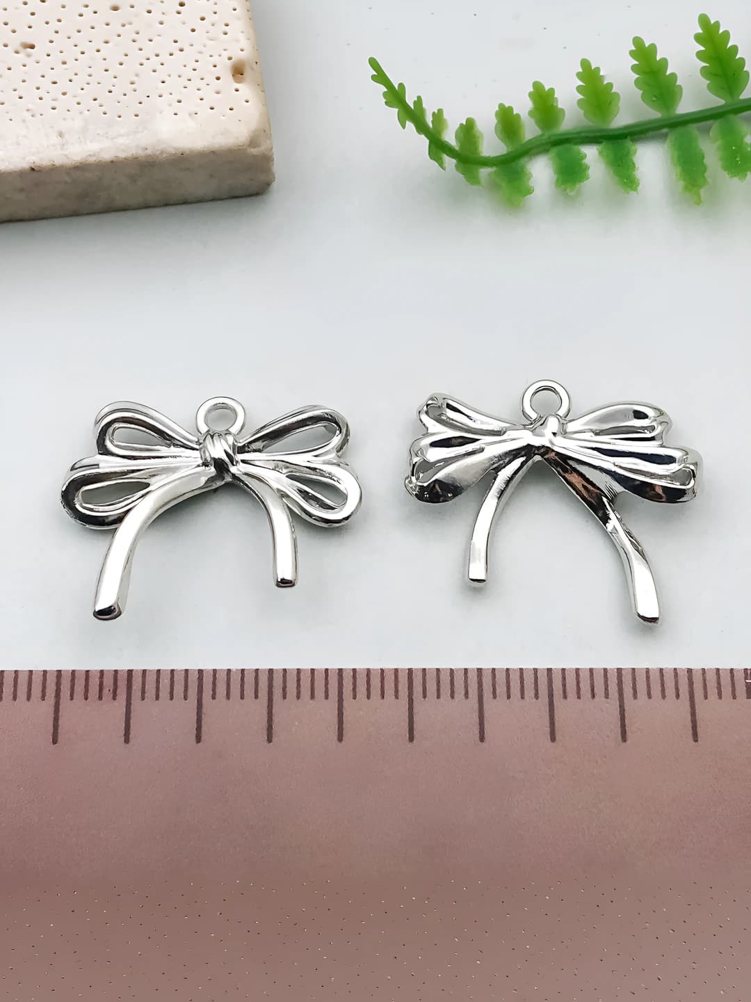 1 ta oq K rangli ikki qatlamli tasma 19x22mm-1.6g
