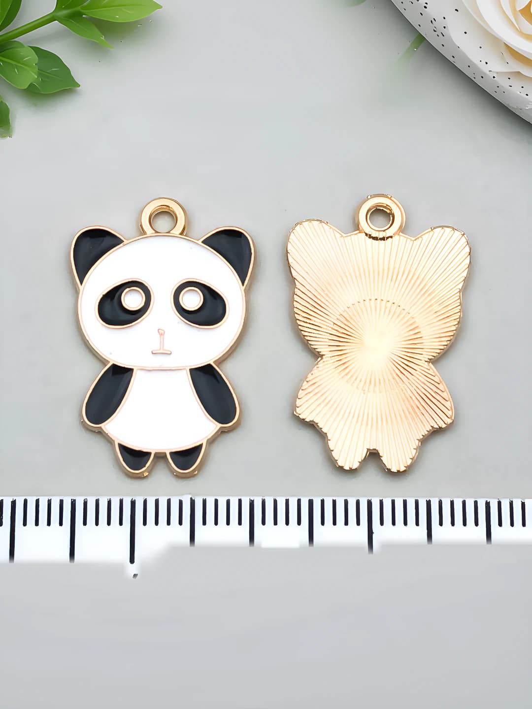 1 dona Sevimli panda 25x16mm 1.3g