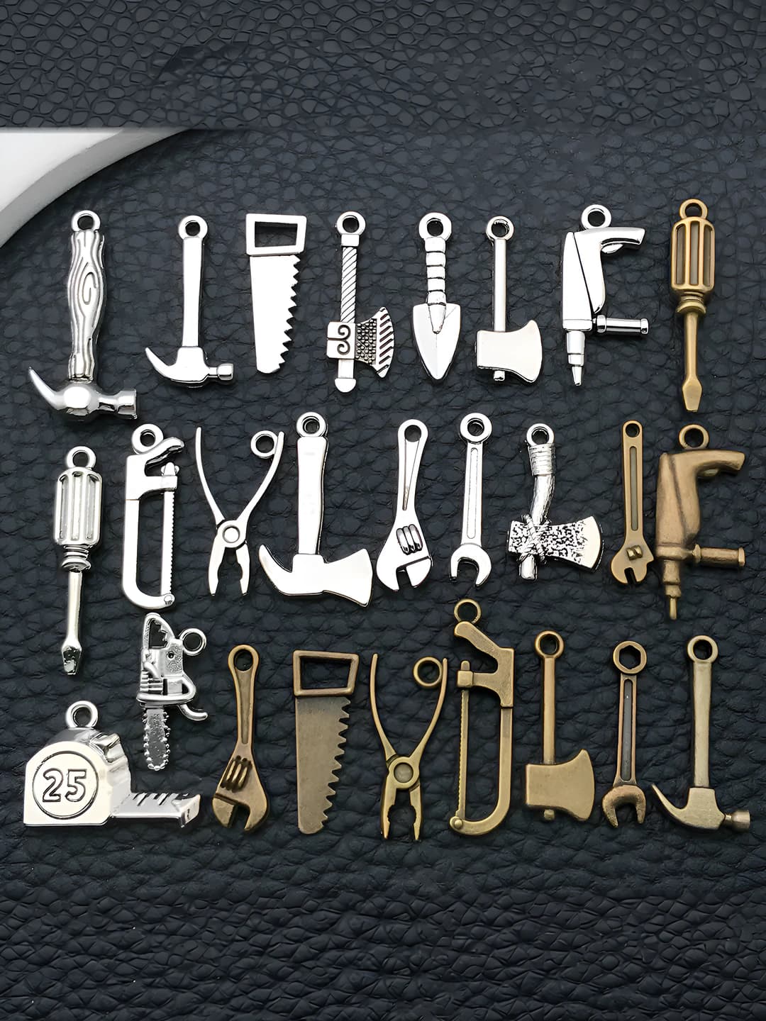 Ayollar uchun DIY zargarlik buyumlari uchun asbob shaklidagi qotishma sharmlar: Bolt, Axt, Burchak kalit, Bow naqshli, Cartoon uslubi