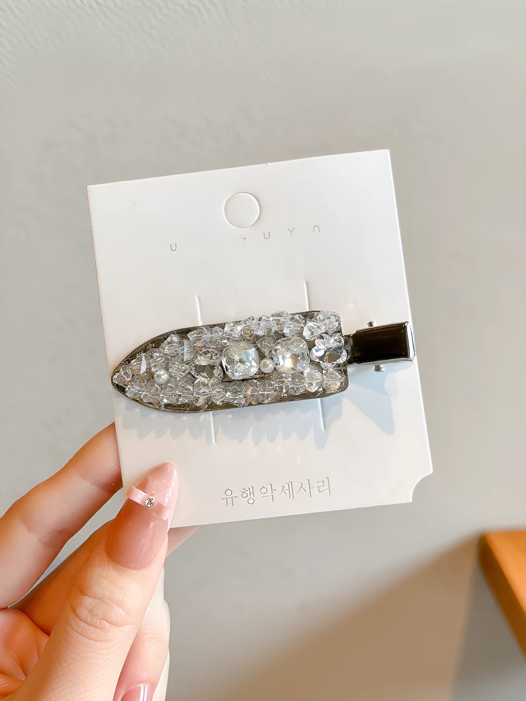 White crystal, 6.8 cm
