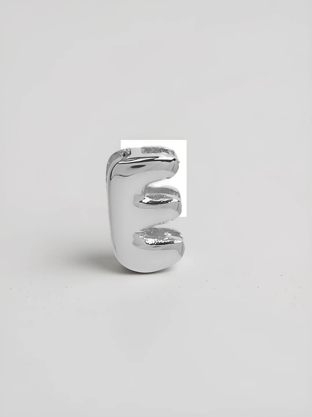 White gold E (pendant)