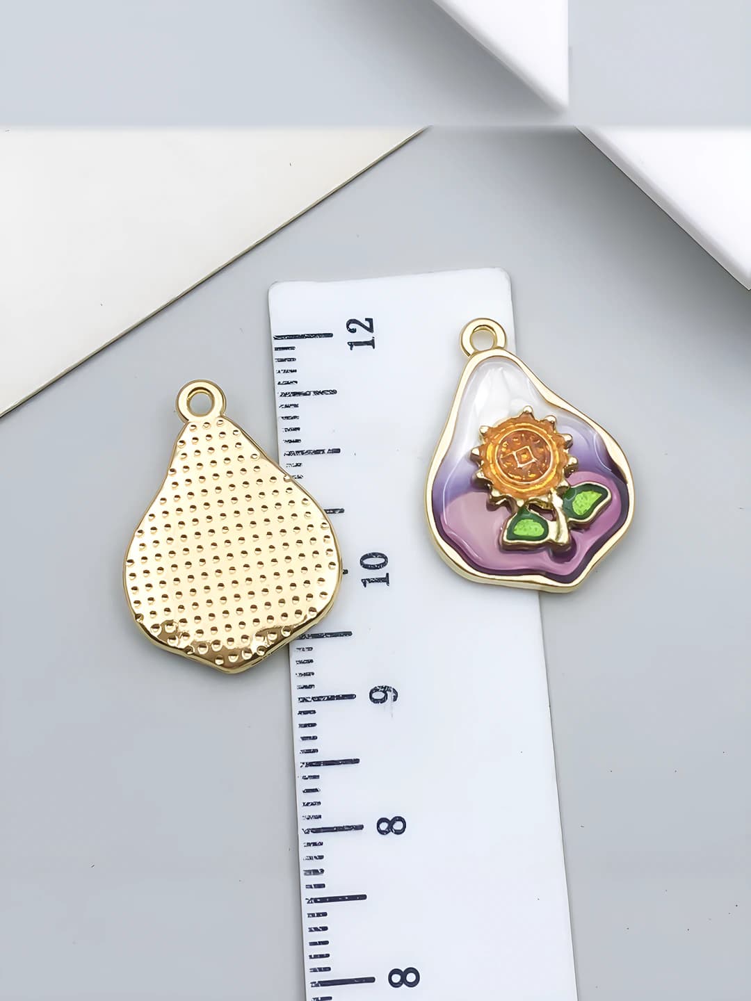 1 шт фиолетово-белый золотой подсолнух 24x17x3mm-2.55g-23567