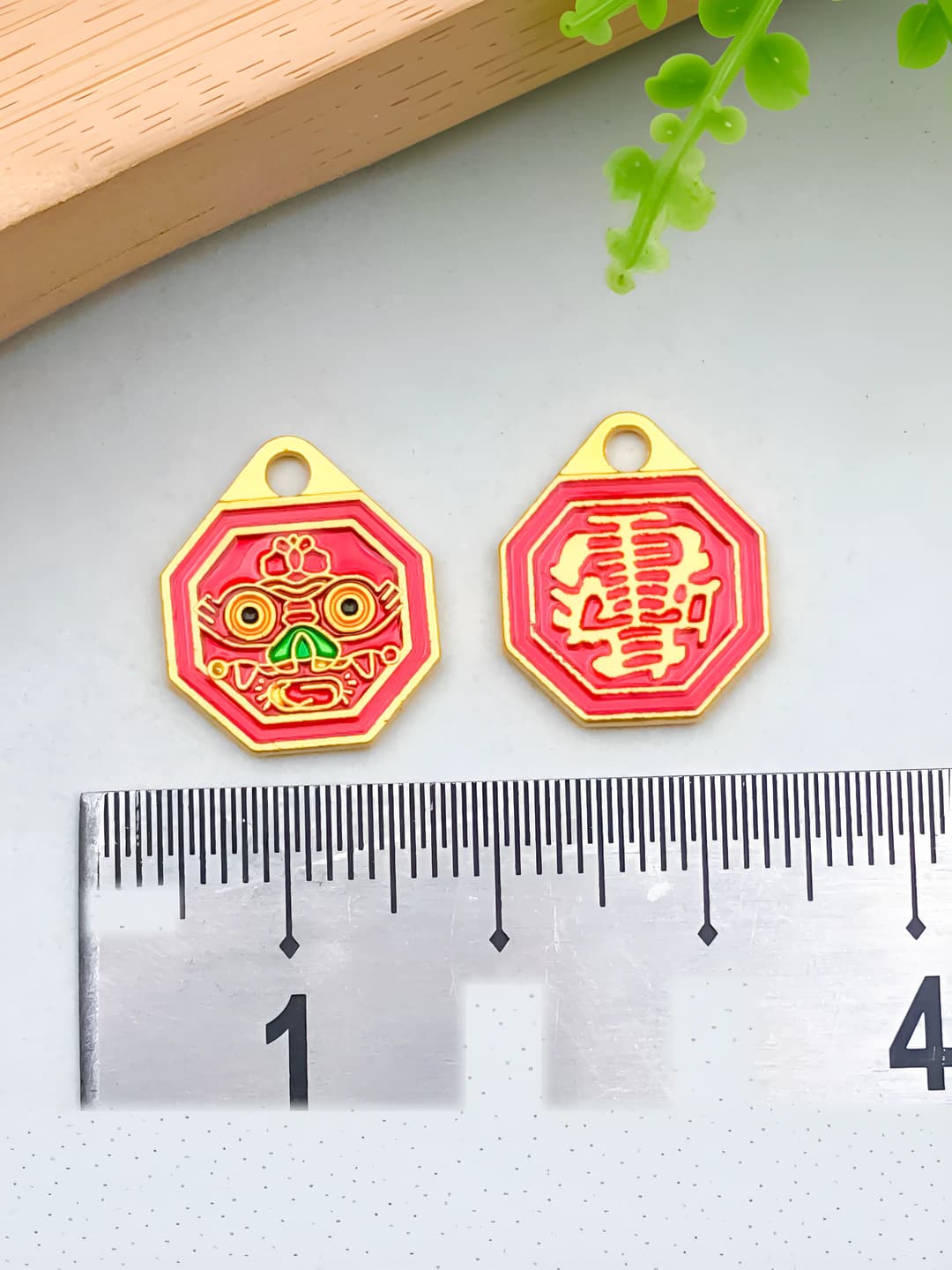 1 шт красный эпоксидный золотой двусторонний амулет 16x13mm-1g