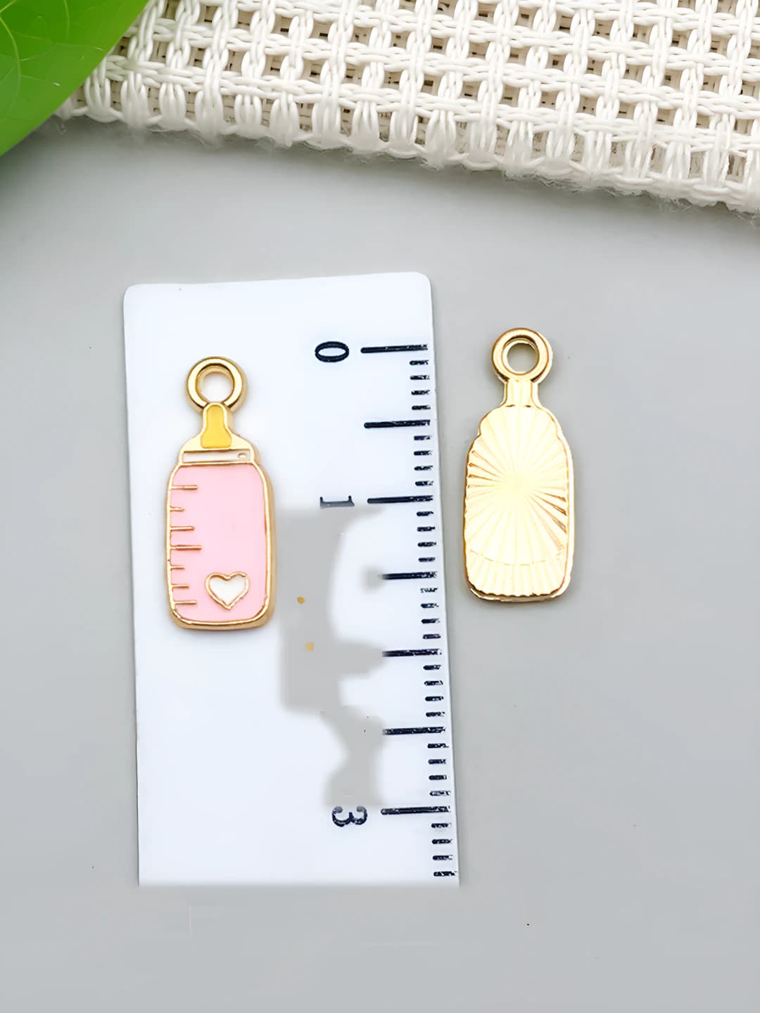 1 pink ruler heart baby bottle 18x7mm-0.6g