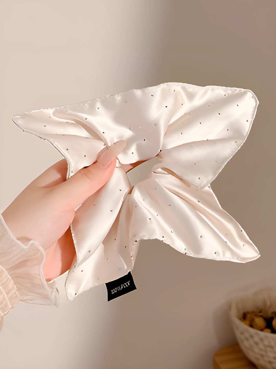 Beige, ~18 cm