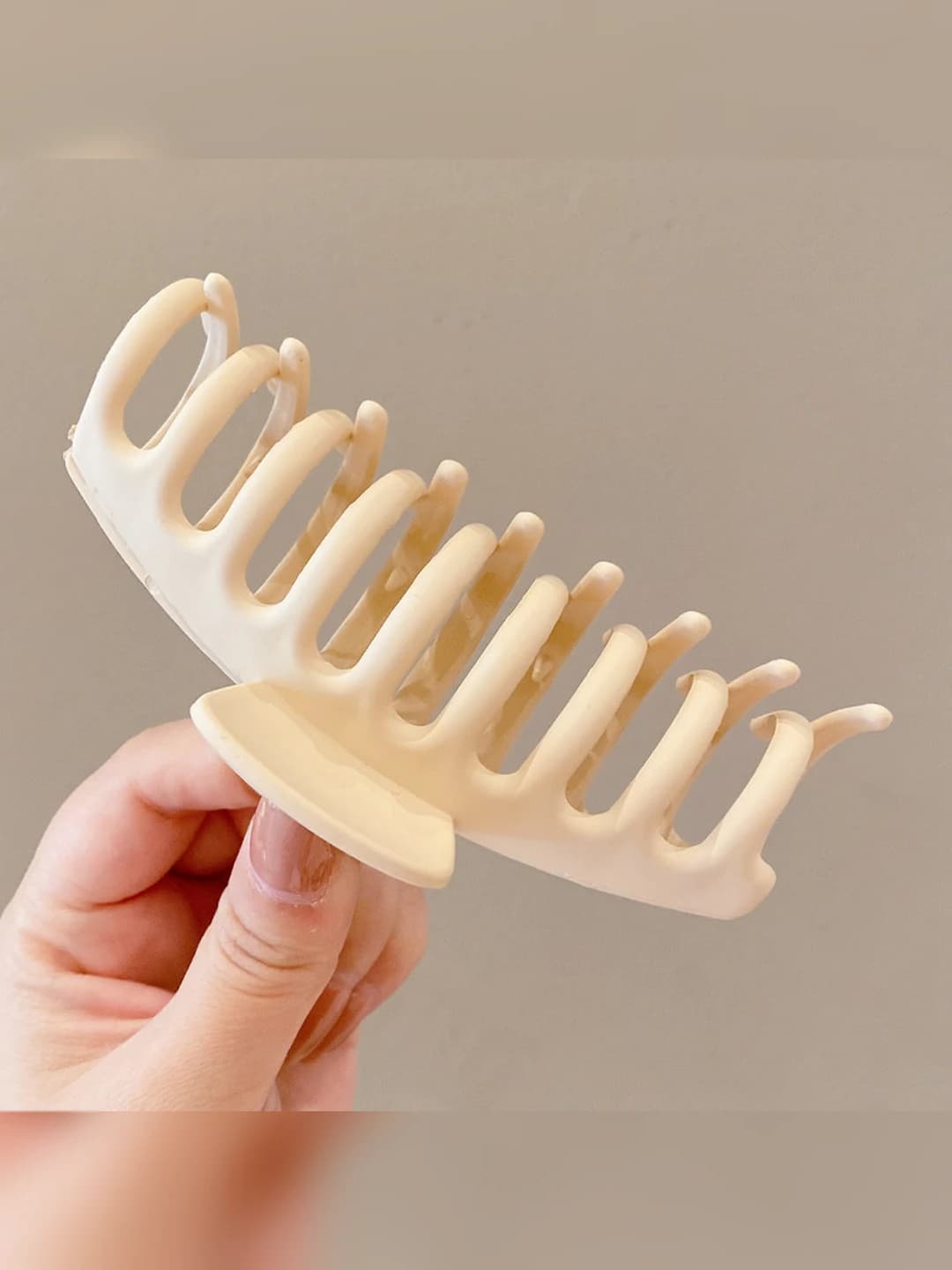 Бежевый