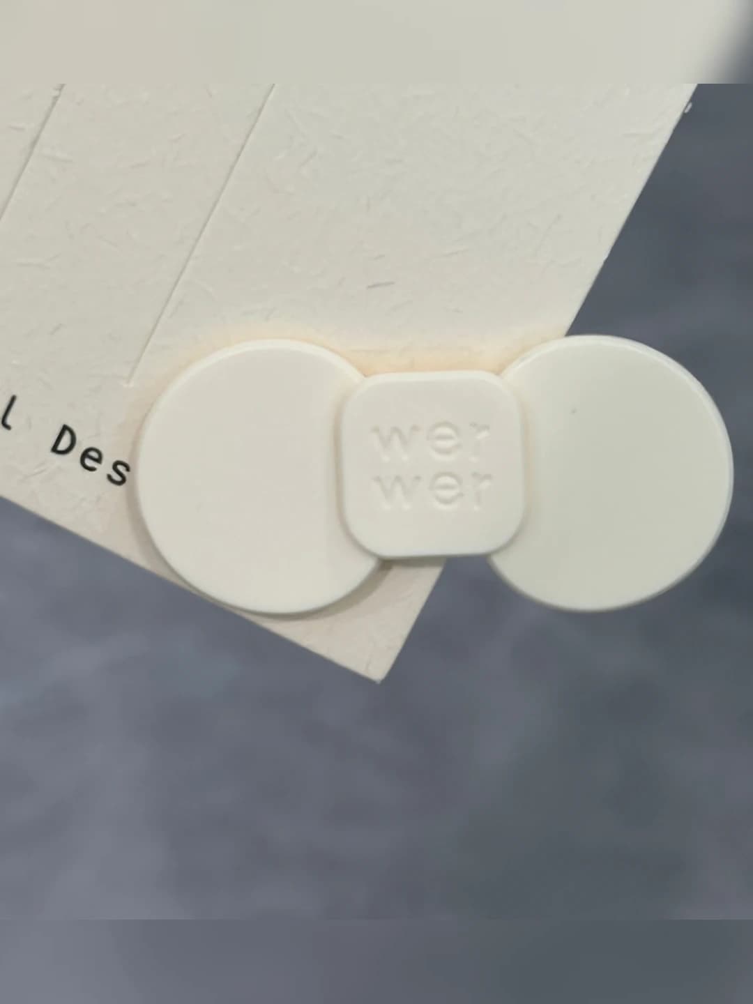3# Letter large bow, off-white, 3 cm, alloy+acrylic