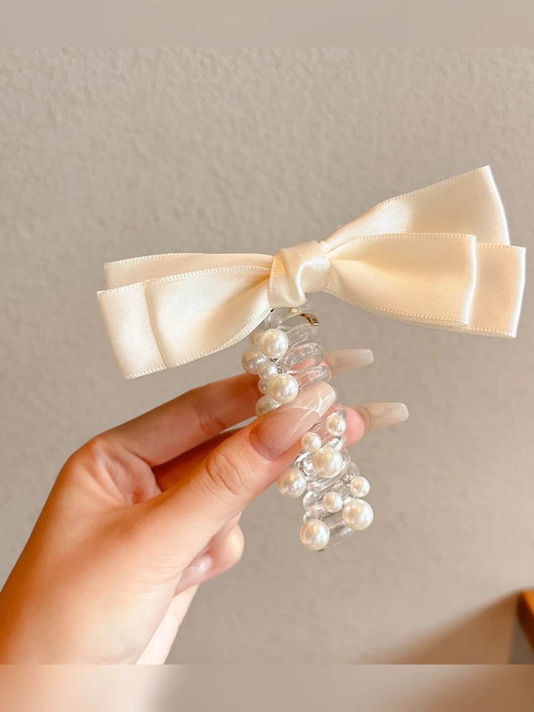 Off-white 3-layer bow, white pearls