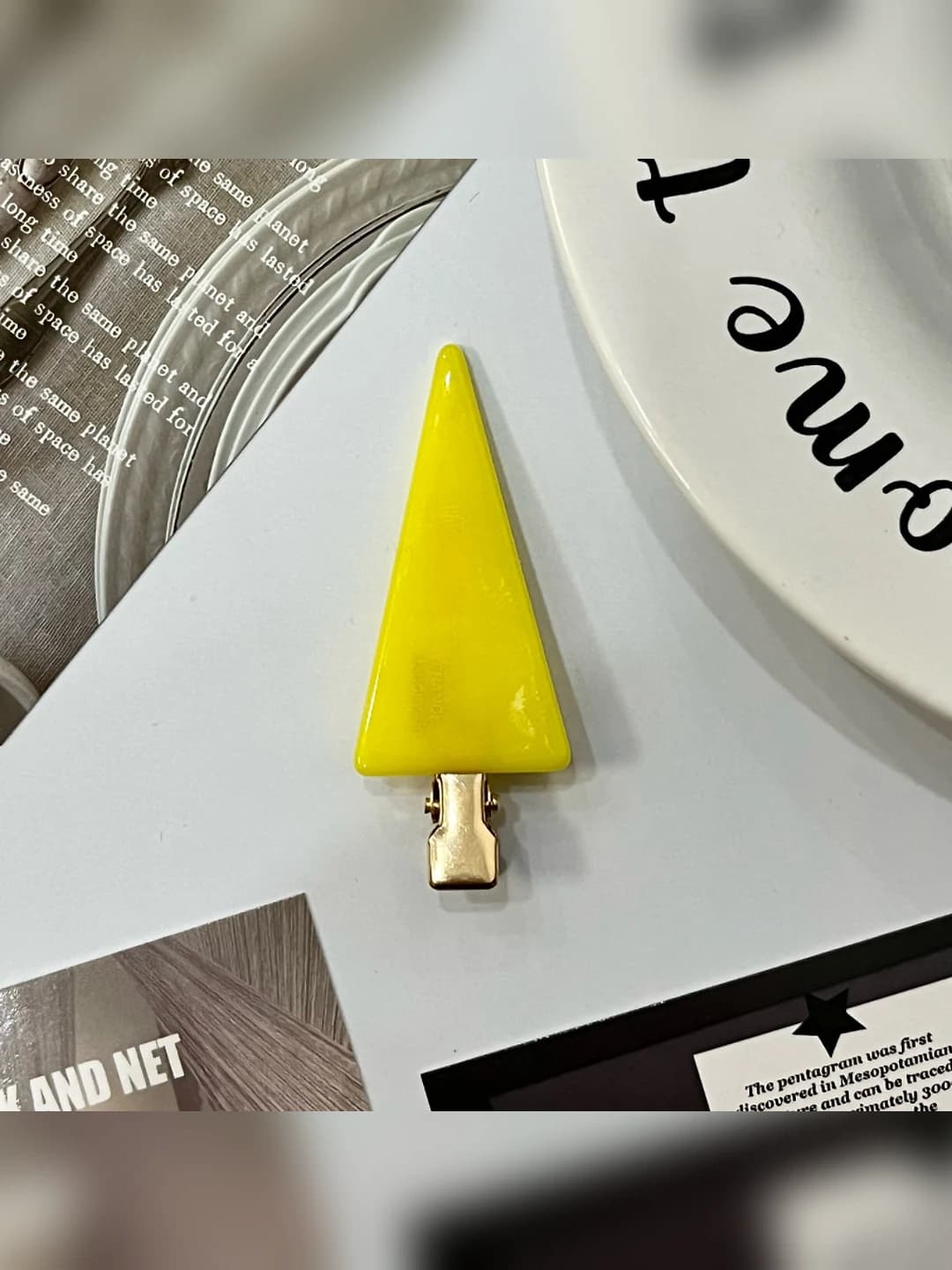 Triangle clip-yellow