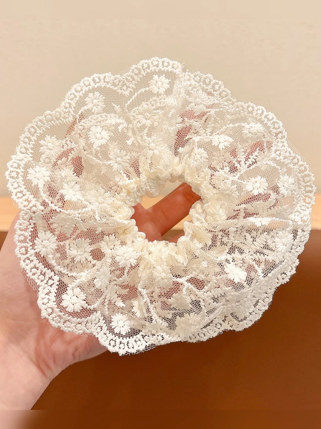 Мелкий цветочный кружевной молочный хвостик - 15CM