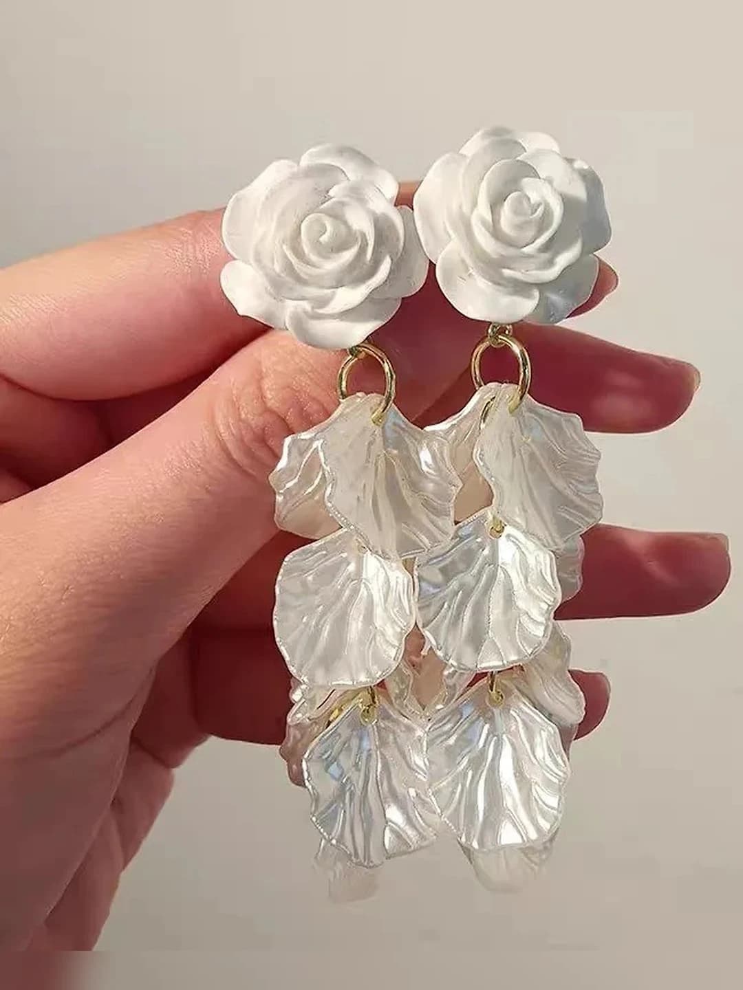White flower shell earrings 864